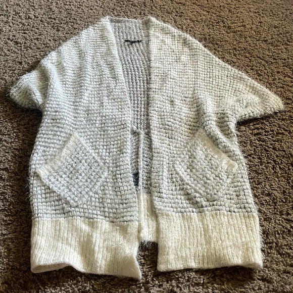 Ladies sequin XOXO shrug sweater Sz Small - Picture 1 of 7